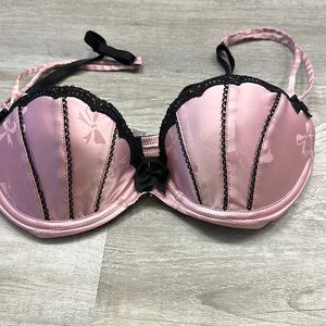 Like new Victoria Secret pushup bra